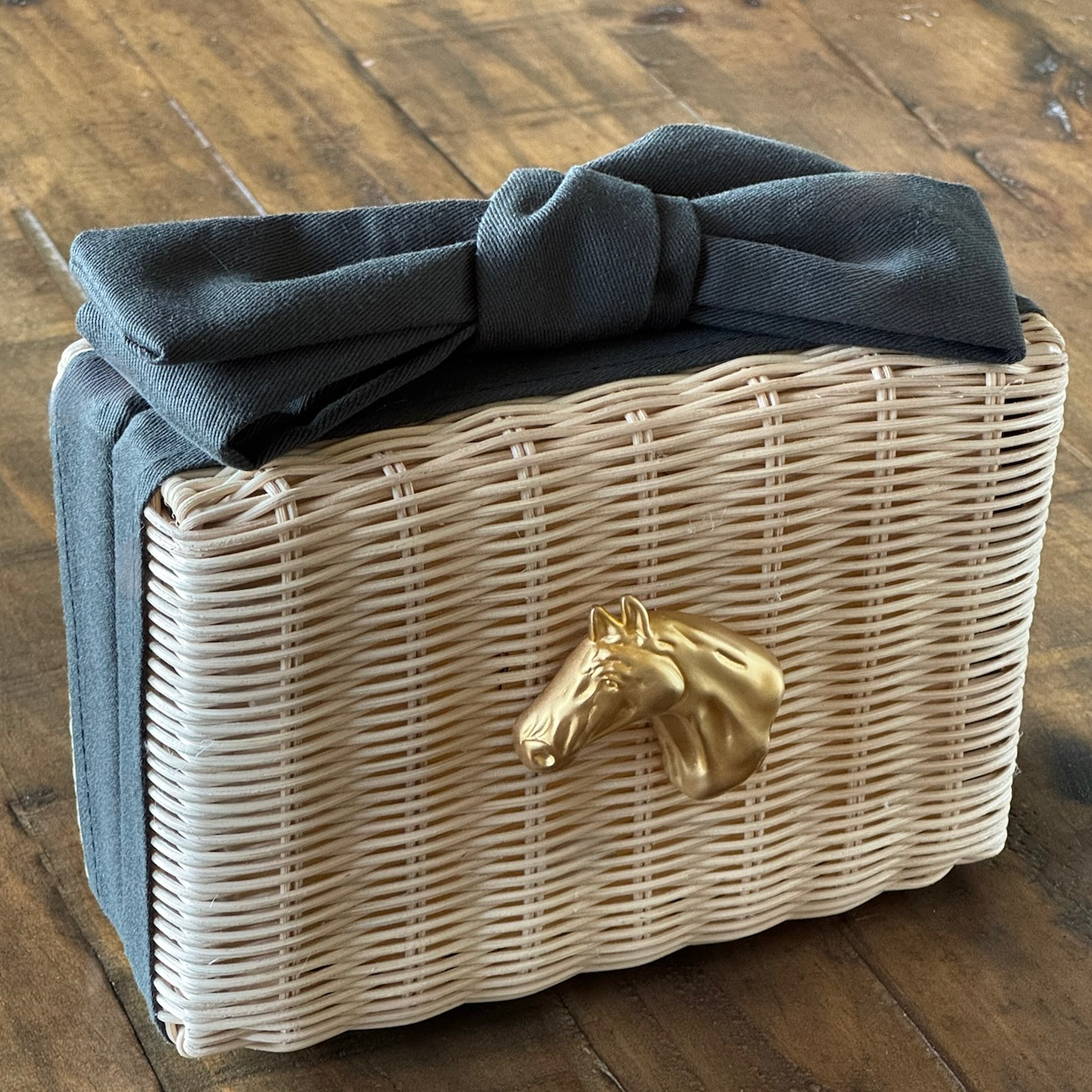 Derby Bow Clutch - Charcoal: Charcoal